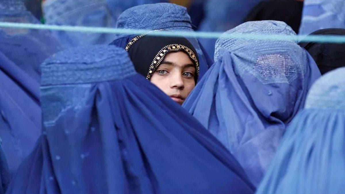 Kadınlar burkasız hastanelere giremeyecek