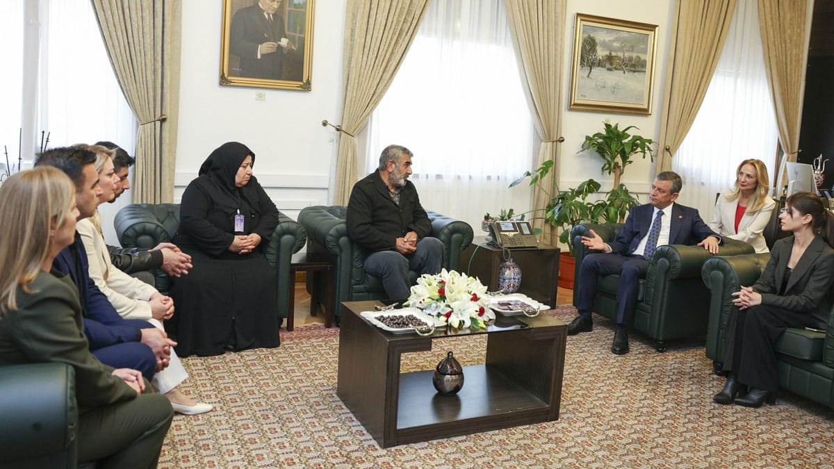 Özel, Tokyaz ve Kabaiş’in aileleriyle görüştü