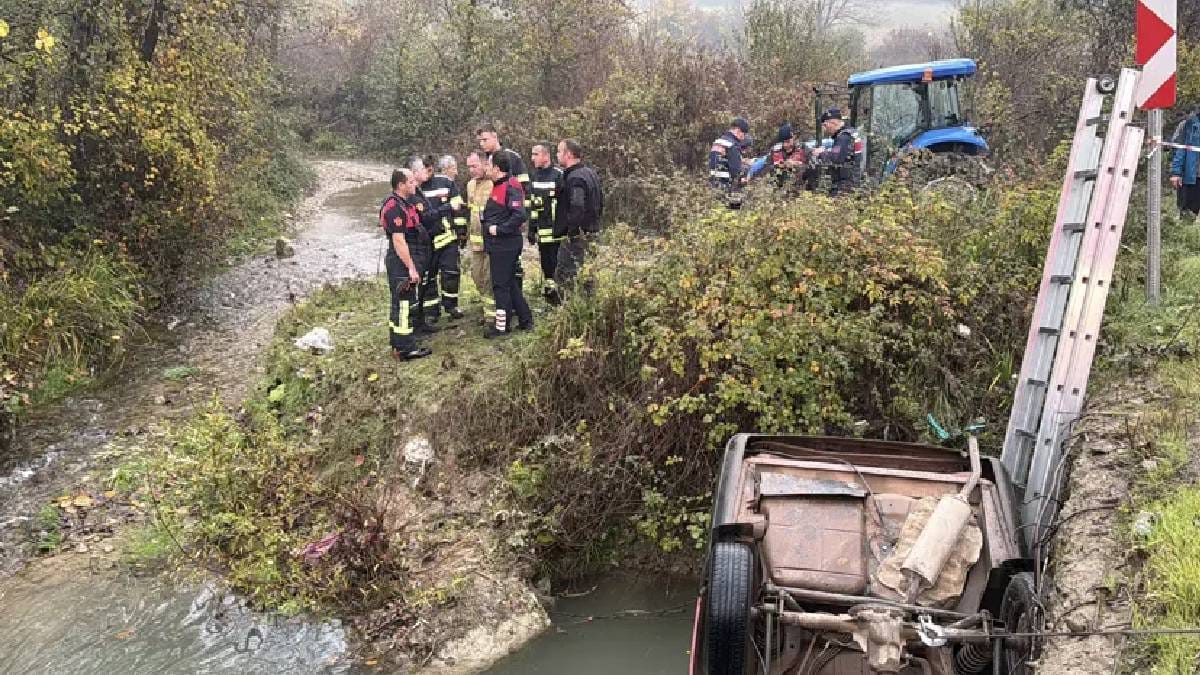 Bartın da dereye devrilen arabada iki kişi boğularak öldü