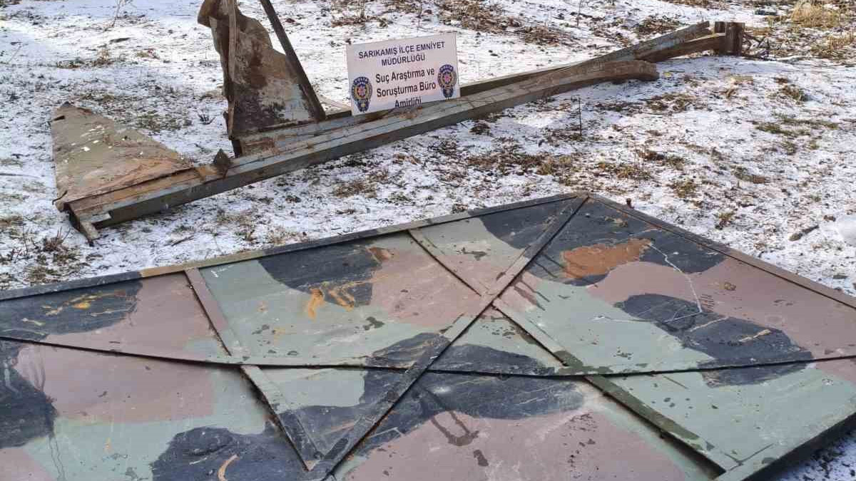 Kars ta askeriyeye ait malzemeleri çalan 2 kişi tutuklandı