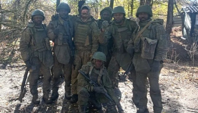 1000’den fazla Kenyalı Rusya için savaşmak üzere Ukrayna’ya götürüldü