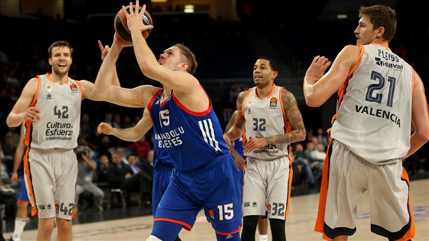 Anadolu Efes, Valencia deplasmanında