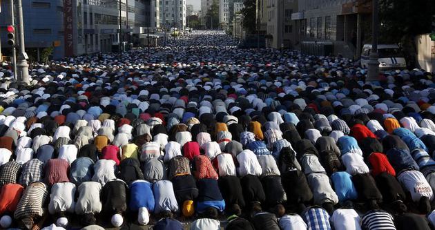 İngiltere de Müslümanlara araçlı saldırı