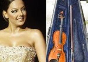 Ebru Gündeş Aşk Acısı Çekiyor