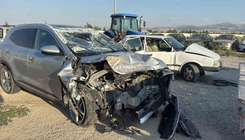 Afyonkarahisar’da feci kaza: 1 ölü 7 yaralı