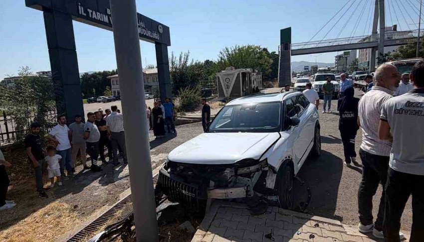 Bingöl’de trafik kazası: 4 yaralı