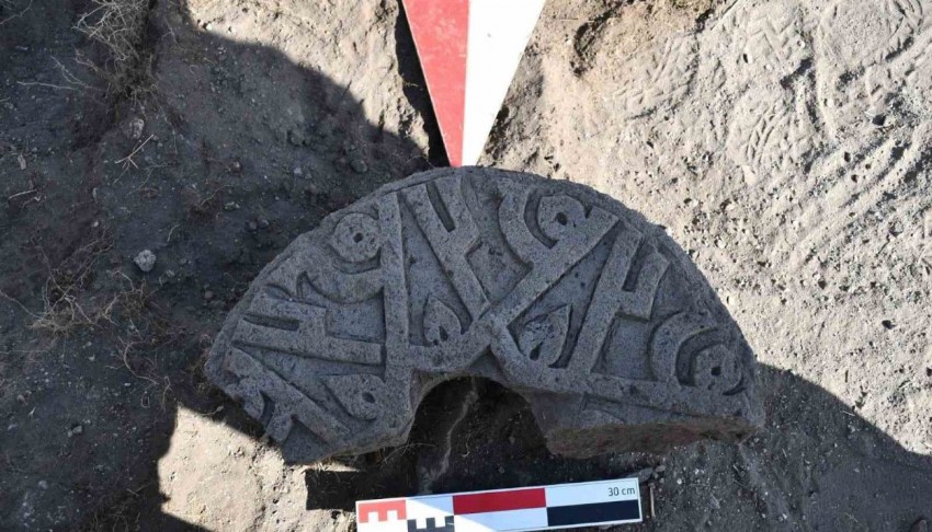 Ahlat'ta sergilenecek Selçuklu taşında Hz. Muhammed adı altı kez tekrarlandı
