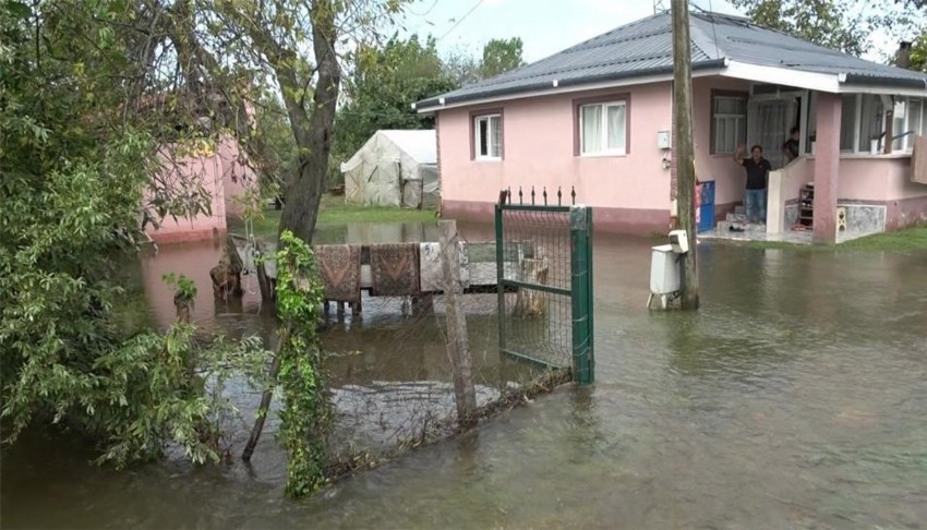Samsun’da sağanak sonrası evler ve tarım alanları su altında kaldı