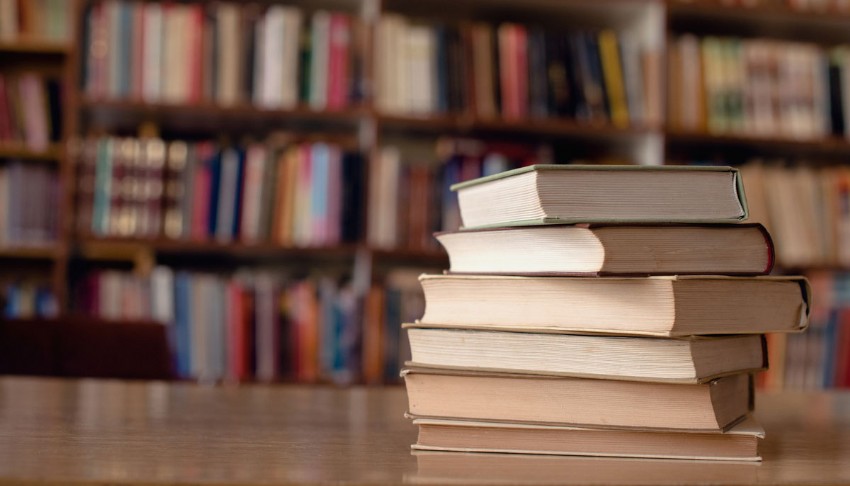 Düzenli kitap okumak  Alzheimer ile demans riskini azaltıyor