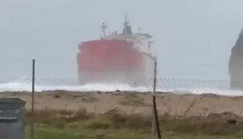 Çatalca'da gemi karaya oturdu