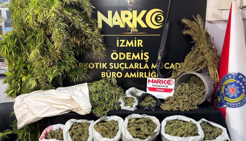 İzmir'de 7 kilo 671 gram esrar ele geçirildi