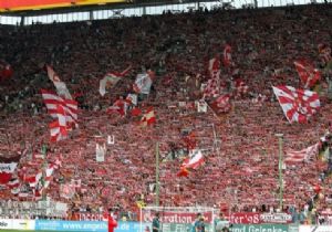 Alman Tribünlerinden Irkçılık!