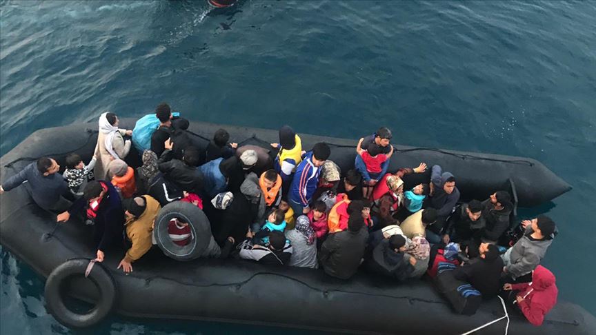 Çanakkale açıklarında 43 düzensiz göçmen yakalandı