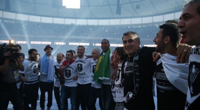 Şampiyonluk töreninde büyük gaf!