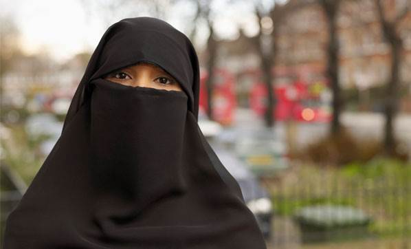 İsviçre de burka yasağı yürürlüğe girdi