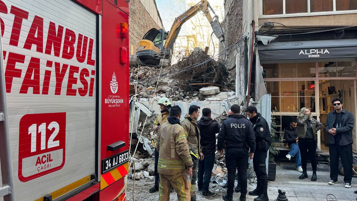 Kadıköy de bir bina çöktü: 1 yaralı
