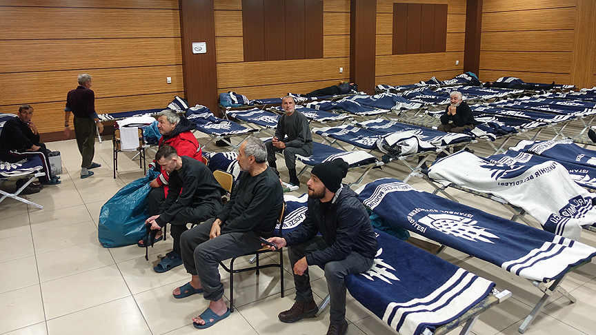 İstanbul Valiliği evsiz vatandaşları misafirhanelere yerleştiriyor