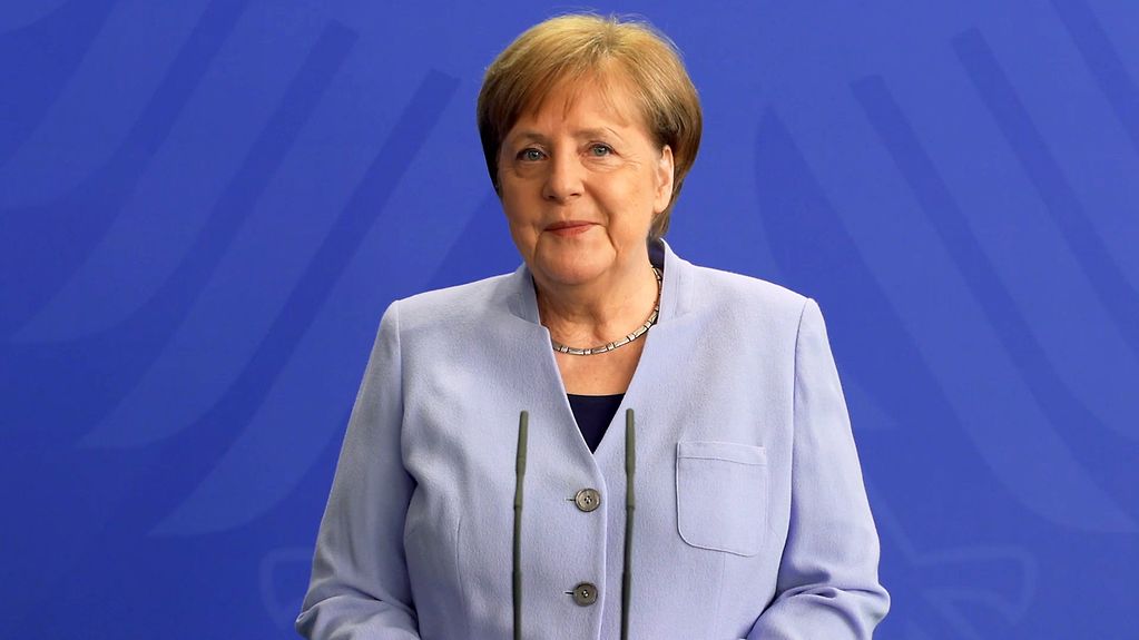Angela Merkel’in oyuncak ayısını yaptılar