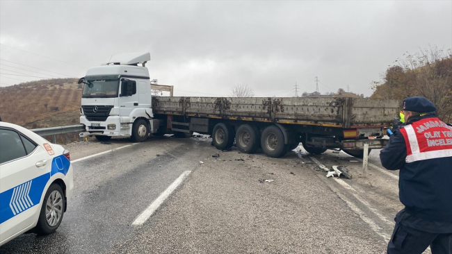 Malatya da 3 aracın karıştığı kazada 2 kişi hayatını kaybetti