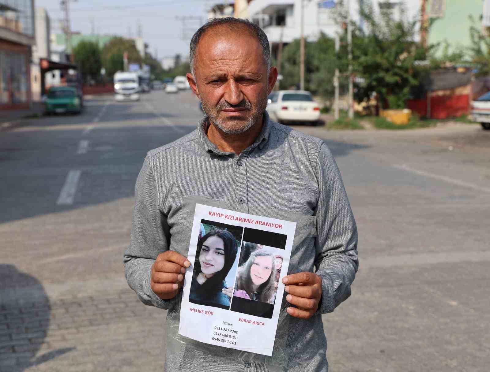 Sokak sokak gezerek kayıp kızını arıyor