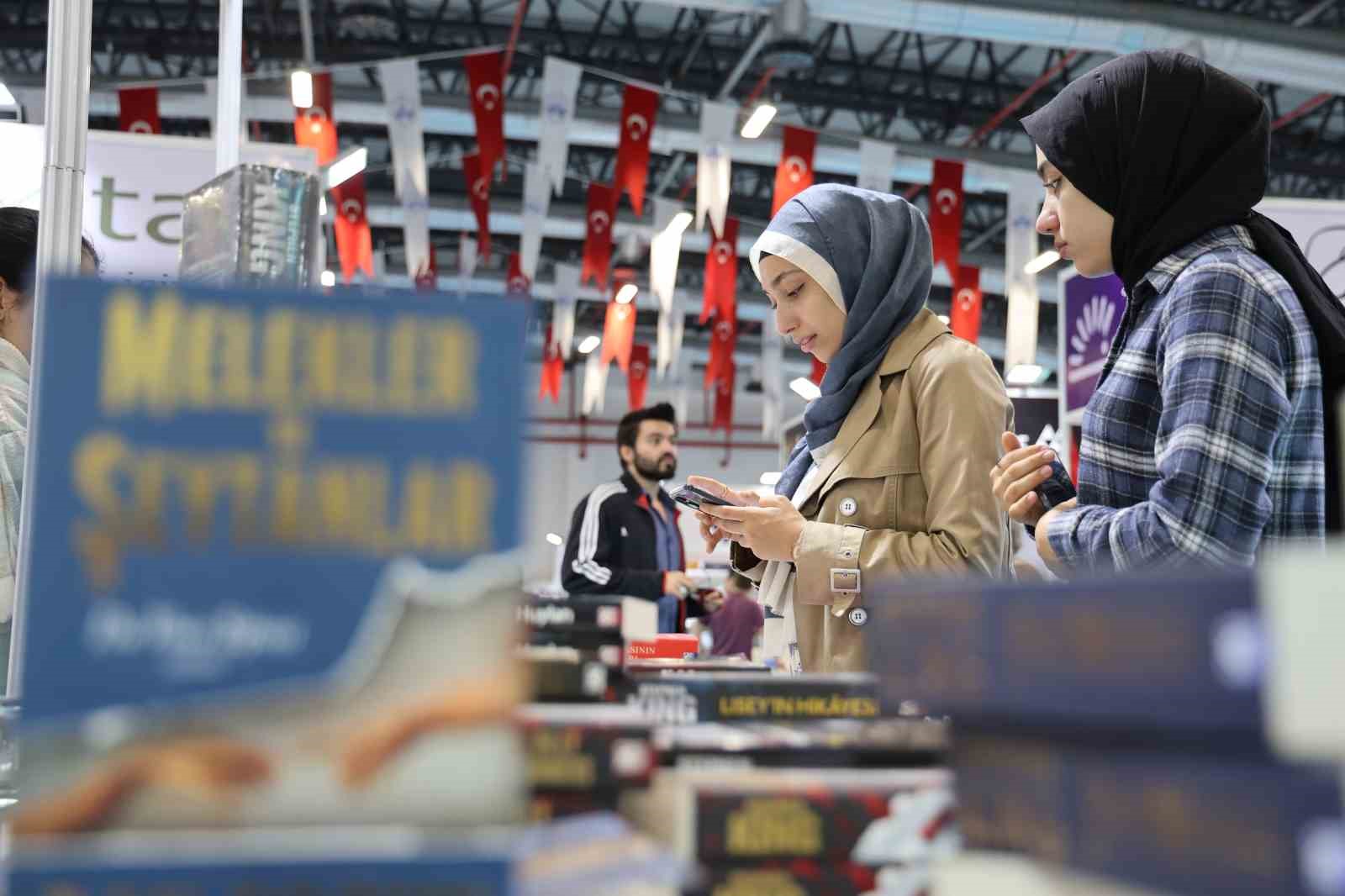 Kitap fuarını 9 günde 1 milyon kişi ziyaret etti