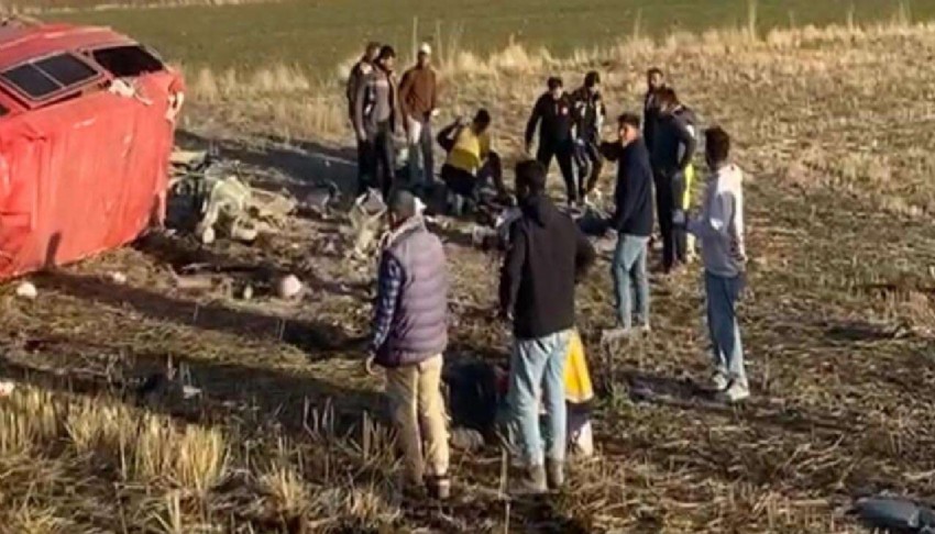 Konya'da işçileri taşıyan araç devrildi: 6 yaralı