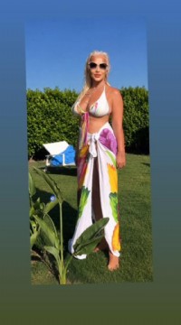 Sevim Emre'den 82 yaşında bikinili tatil pozu!