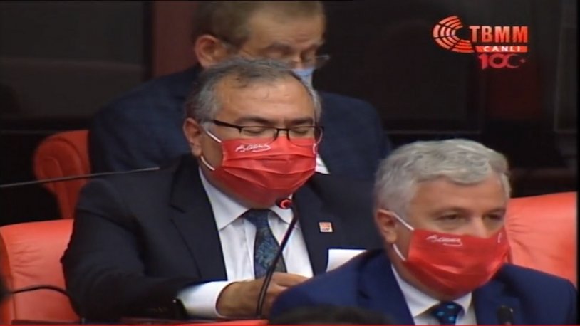 CHP den Atatürk lü maske sürprizi