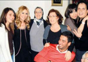 Sinem El Öpmeye Gitti