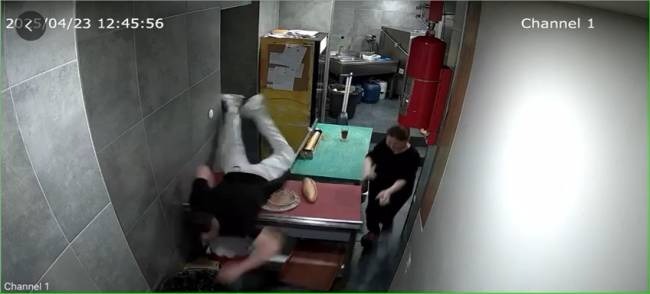 Restoran çalışanlarının panik anları kamerada