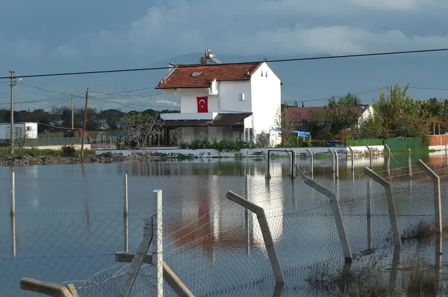 Balıkesir de yazlıkları su bastı