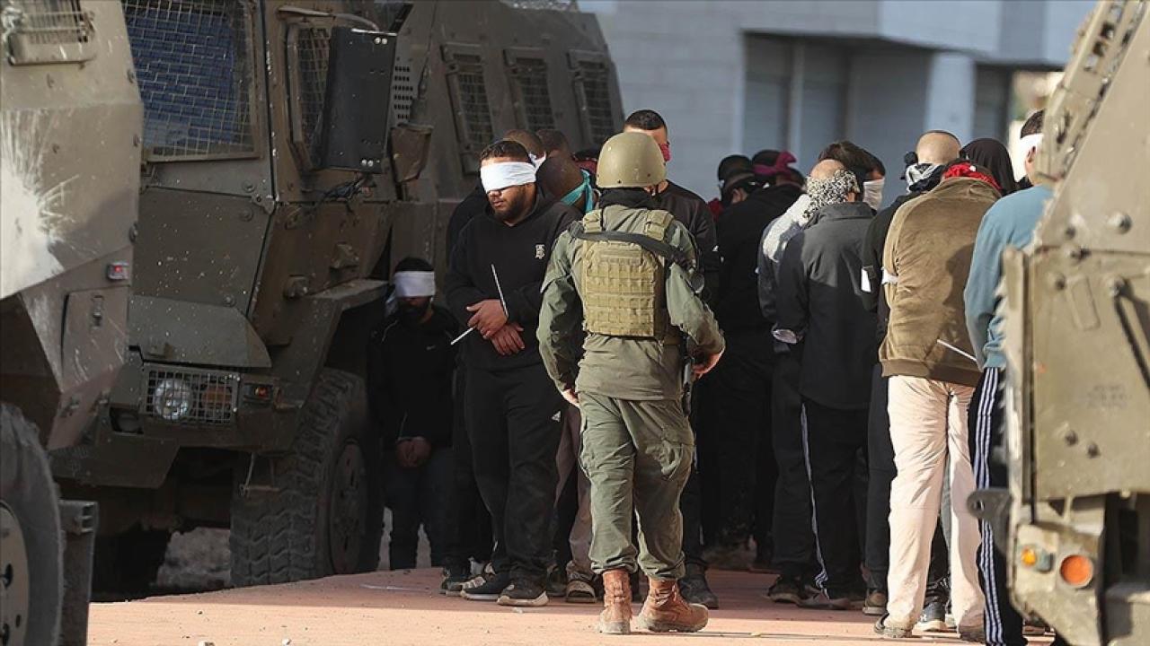 İsrail, Batı Şeria da 14 Filistinliyi gözaltına aldı