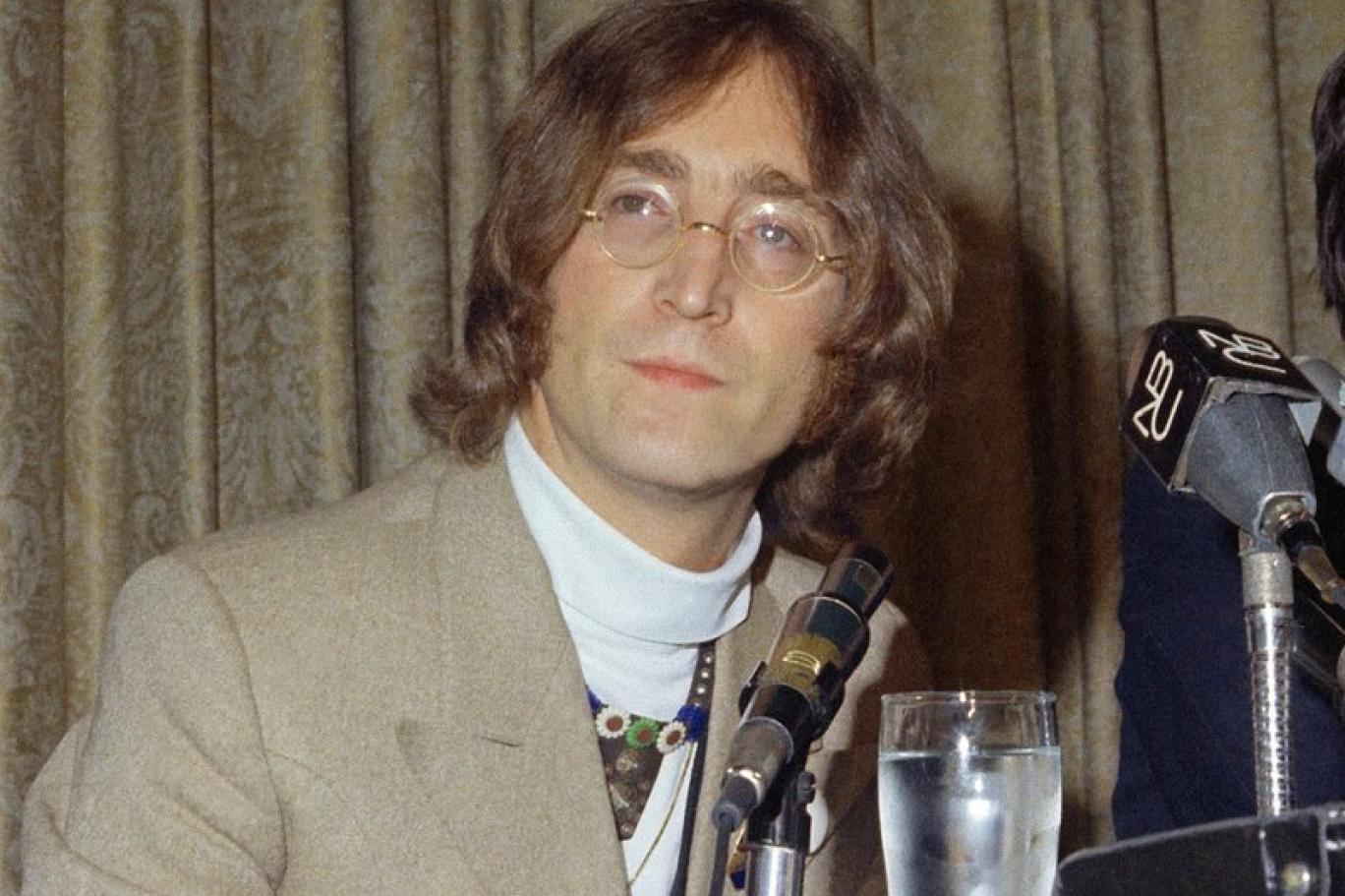 John Lennon ın röportaj kaseti, müzayede 58.240 dolara satıldı!