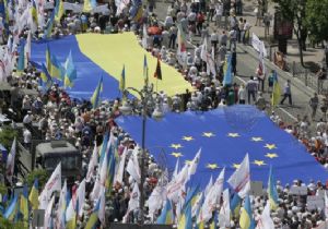 Ukrayna da Çifte Miting!