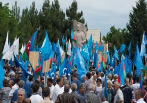 Azerbaycan da Cumhuriyet 95 Yaşında!