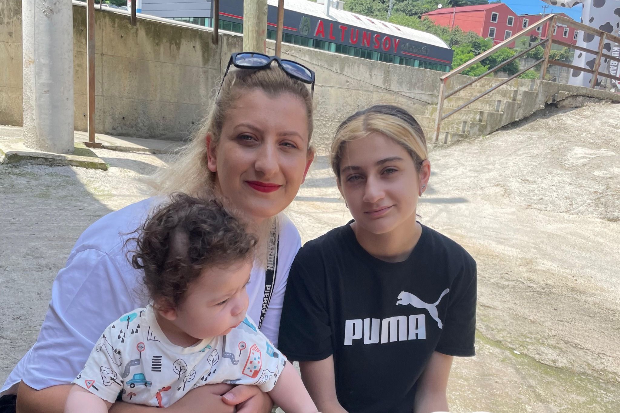 Fransa da Trabzonlu anne ile 2 çocuğu öldürülmüş halde bulundu