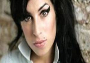 Amy Yorumu Twitter ı Karıştırdı! 