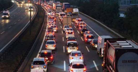 Trafik sağlığımızla da oynuyor!