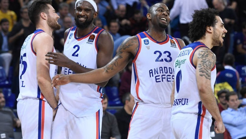 Anadolu Efes Barcelonayı devirdi