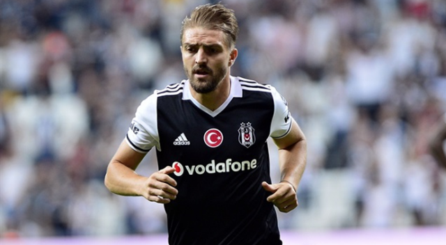 Caner Erkin e derbide protesto