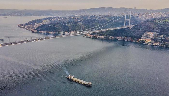 İstanbul Boğazı arıza yapan gemi nedeniyle trafiğe kapatıldı