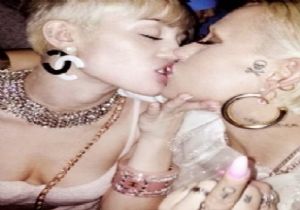 Miley Cyrus Bu Sefer de Brooke Candy i Öptü!