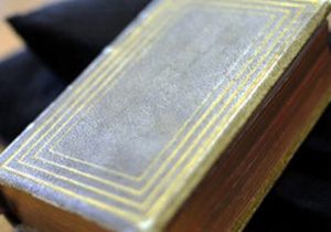 İnsan Derisinden Kitap Kapağı!
