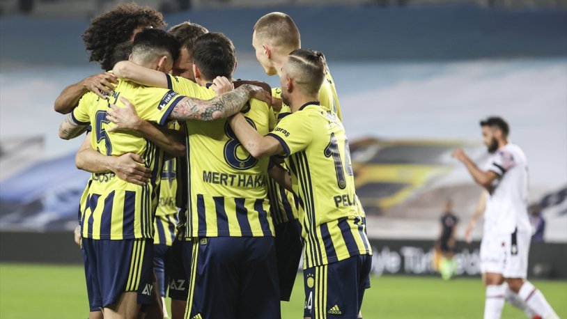 Fenerbahçe de 7 isimle yollar ayrılıyor