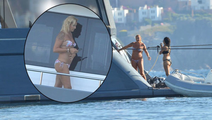 Pınar Altuğ un bikinili hali de olay oldu