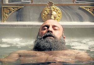 Halit Ergenç  Buz dolu küvette 6 saat kaldı!