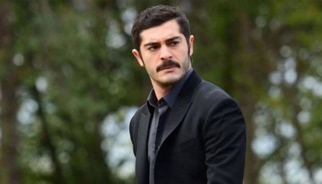 Burak Deniz'in o pozu olay oldu!