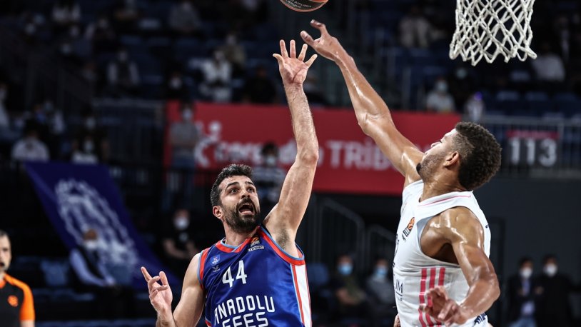 Anadolu Efes, Real Madrid i yenerek Dörtlü Final e yükseldi