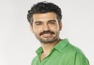 Caner Cindoruk:Sahne Aralarında Halay Çekiyorum!
