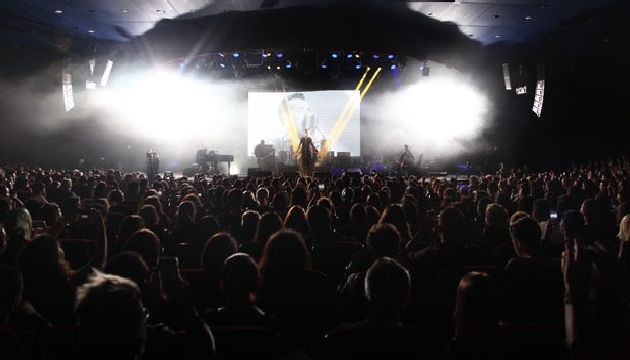 Cem Adrian dan muhteşem konser!